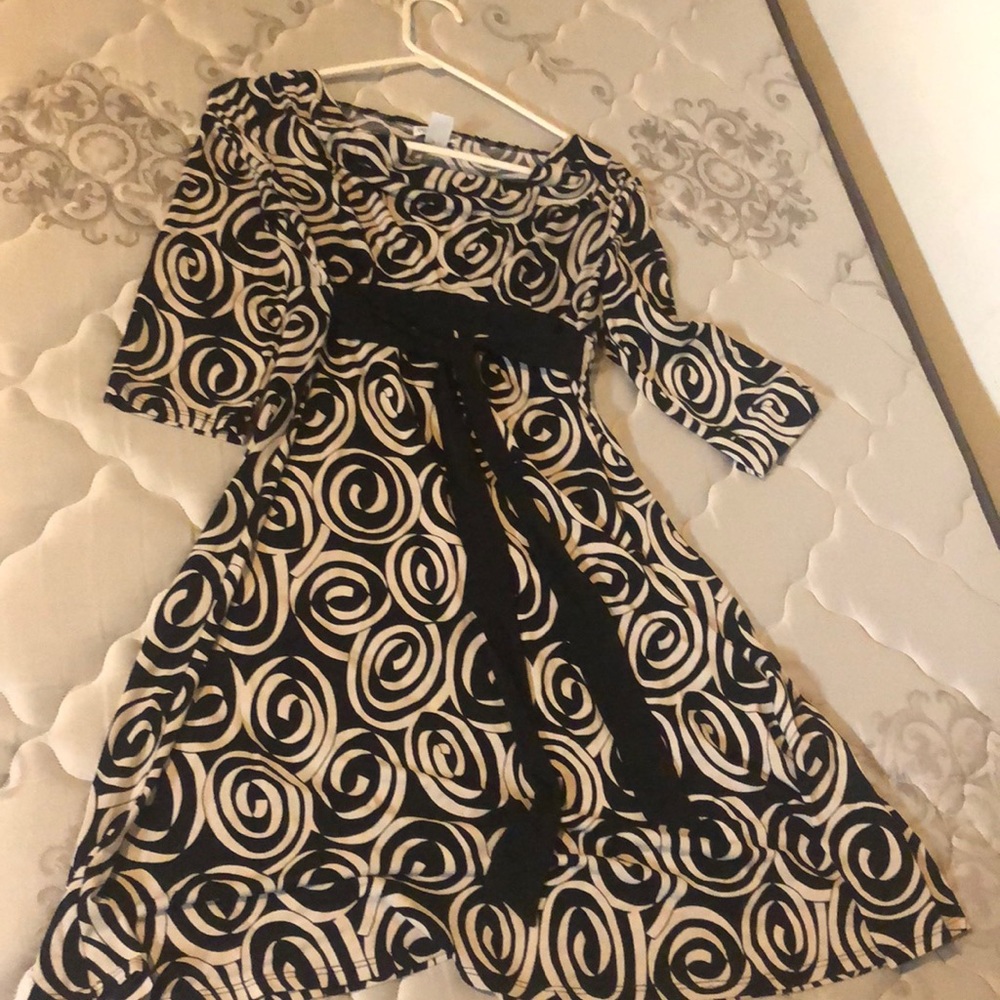 Maternity cute dress.